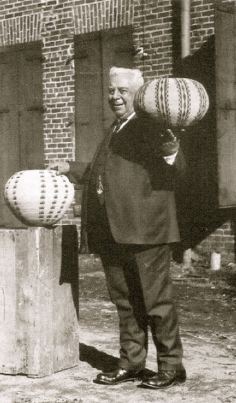 https://www.fineartsofthesouthwest.com/images/large-historic-washoe-indian-basketry-cooking-or-feasting-bowl/shape_pic-1397.png